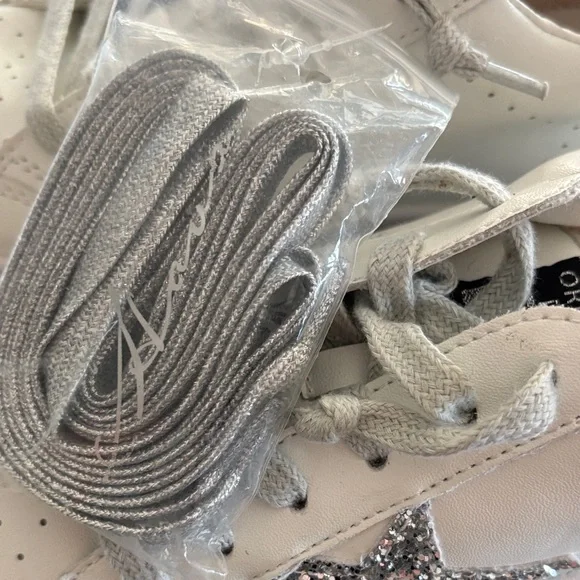 Vintage Havana Cream Sneakers with Silver Accents - Picture 4 of 11